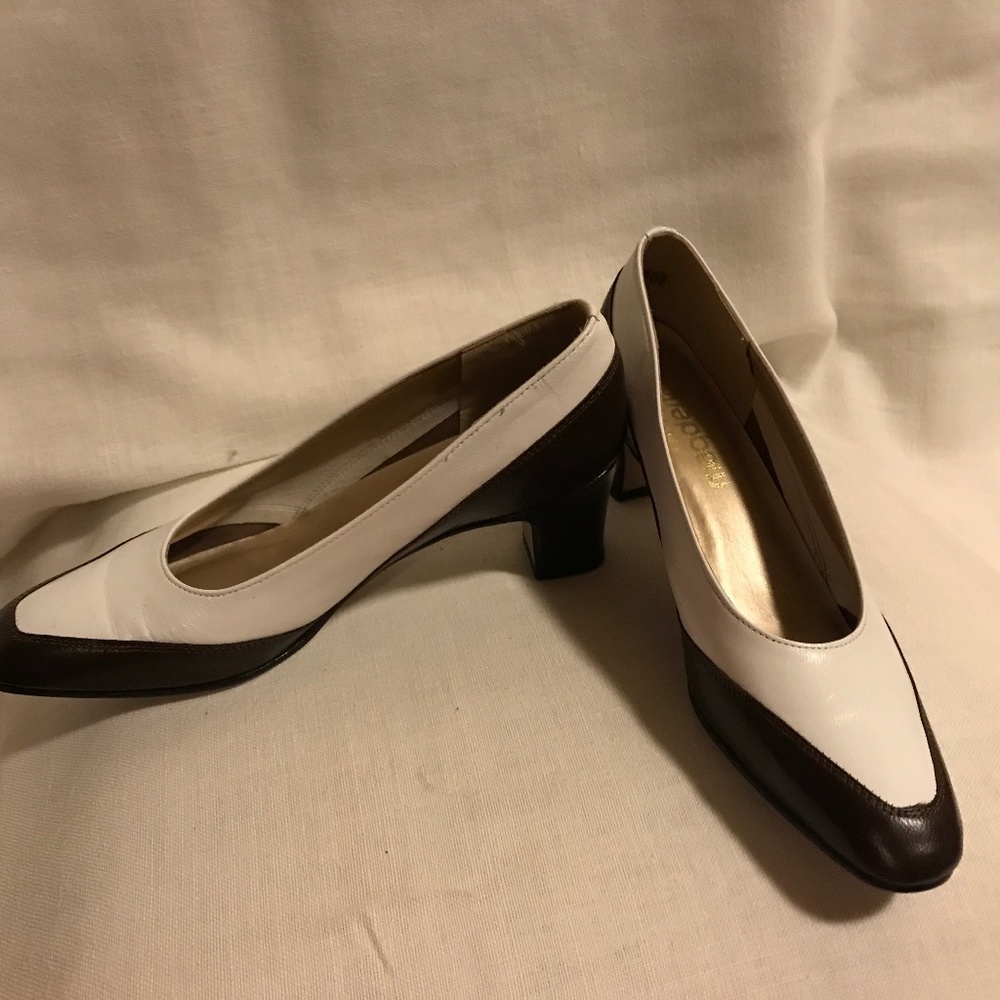 Vintage Magdesians, Carmen, white kid with brown trim, low heel, size 6 1/2 S